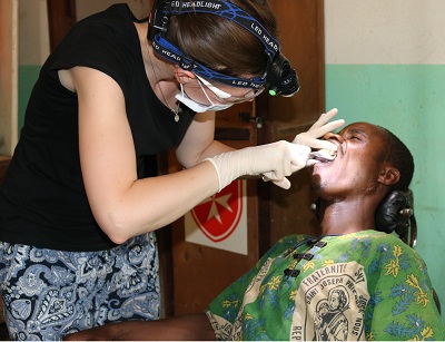 Ekstrakcja zębów u Abisa