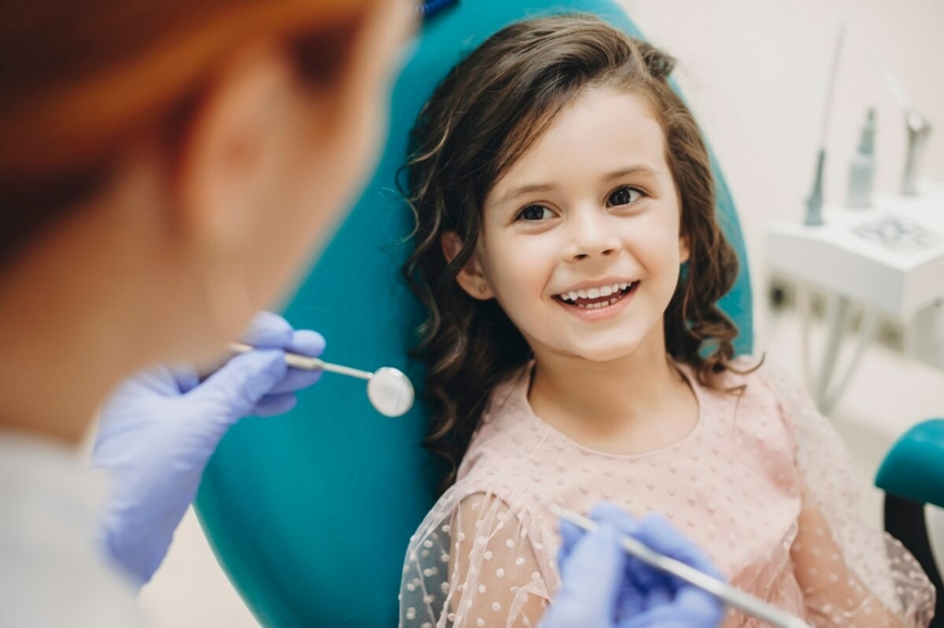 Pedodoncja, czyli stomatologia dziecięca. Co to jest i czym zajmuje się pedodoncja?