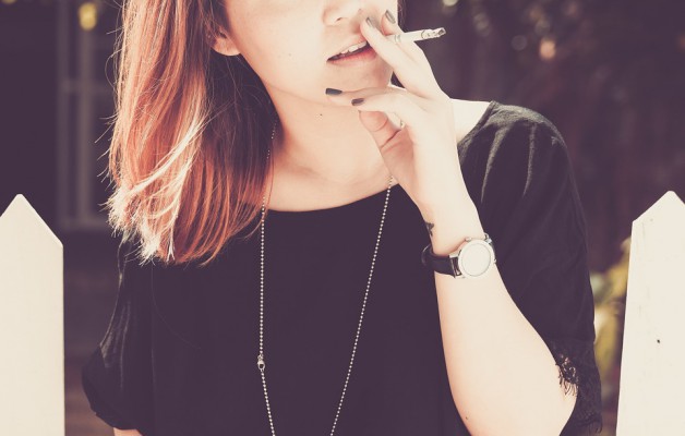 Jak palenie papierosów wpływa na zdrowie zębów?