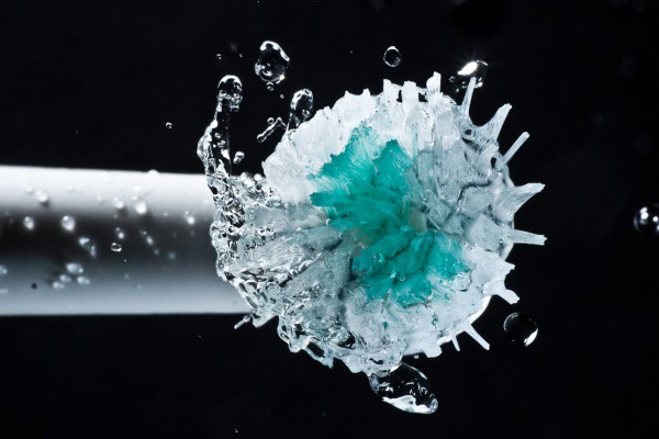 Jak myć zęby szczoteczką elektryczną – wskazówki