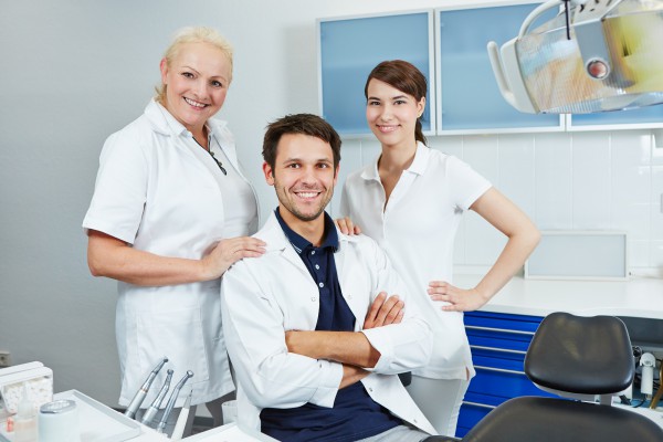 Asysta stomatologiczna zasługuje na regularne podwyżki