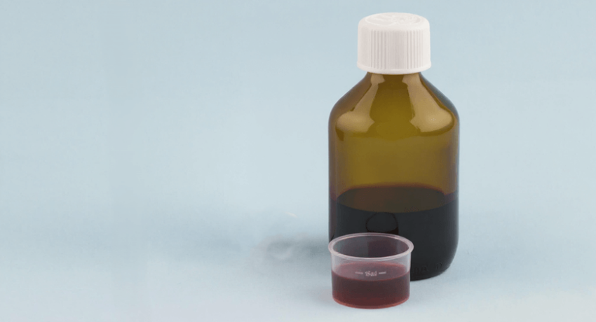 Chlorheksydyna w stomatologii. Kiedy dentysta może zalecić płyn do płukania jamy ustnej z chlorheksydyną?