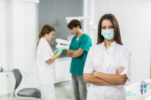 Zagrożenia biologiczne w pracy asystentek stomatologicznych