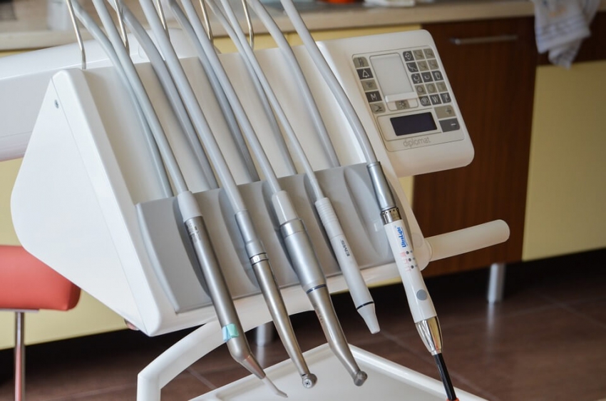Polacy chodzą do gabinetów stomatologicznych głównie prywatnie
