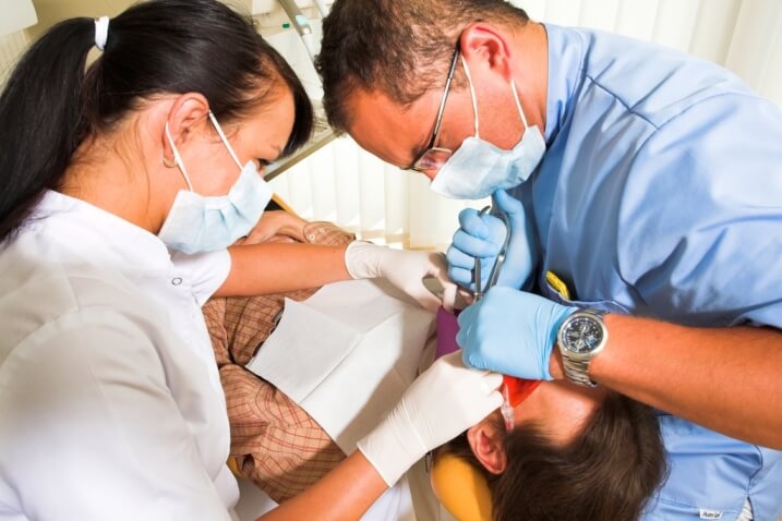 Pacjent z astmą w gabinecie stomatologicznym – zasady pracy