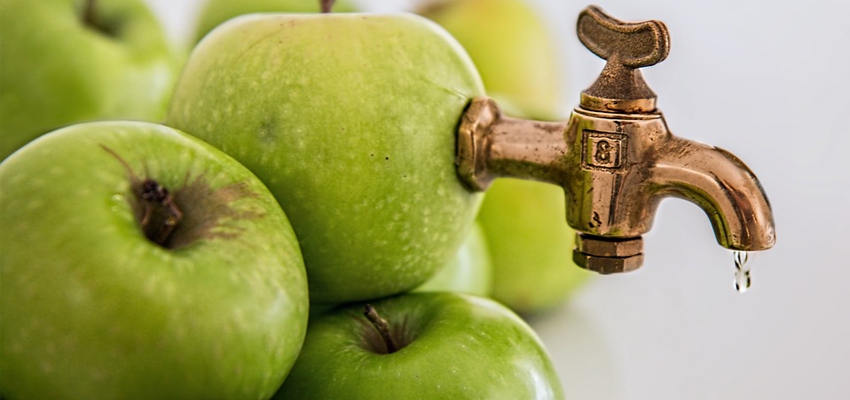 Jabłko czy sok jabłkowy? To wpływa na zdrowie jamy ustnej pacjenta