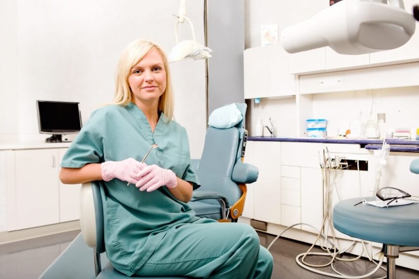 Mechaniczne urazy zębów w pracy asysty stomatologicznej
