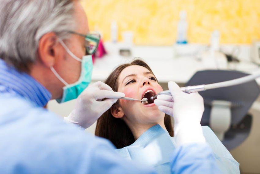Co to jest endodoncja i kiedy się ją stosuje? Poradnik dla pacjentów