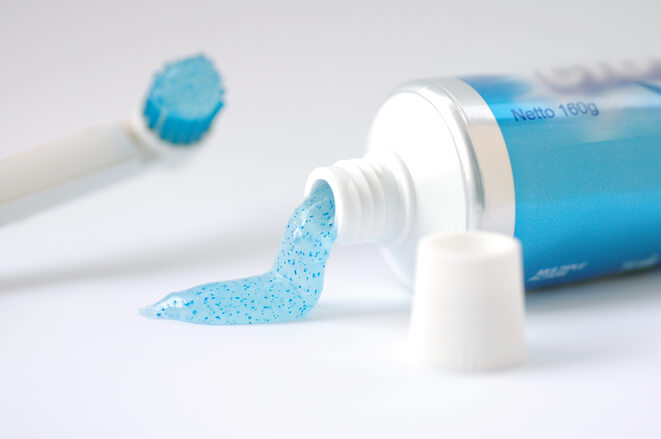 Ziołowe pasty do zębów korzystne dla zdrowia jamy ustnej