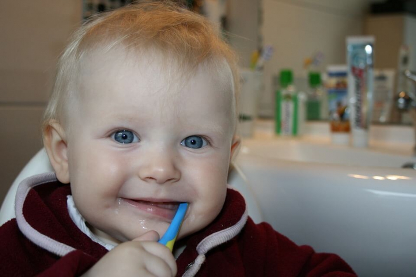 Pielęgnacja jamy ustnej niemowlęcia – o czym trzeba edukować rodziców?