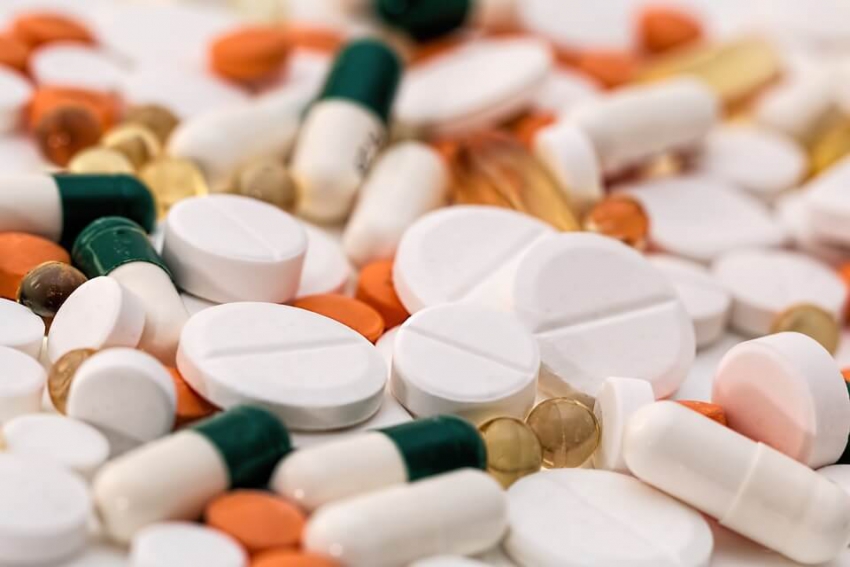 Krytyczne oceny dotyczące ograniczenia sprzedaży leków