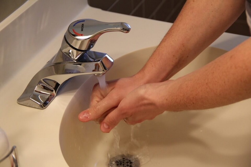 Temperatura wody bez wpływu na skuteczność mycia rąk