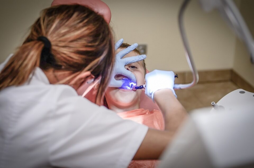 Aż 5,2% polskich 7-latków nigdy nie było u dentysty