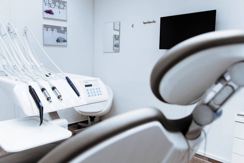 Szkolne gabinety stomatologiczne – są problemy z realizacją