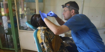 Dentysta w AFryce