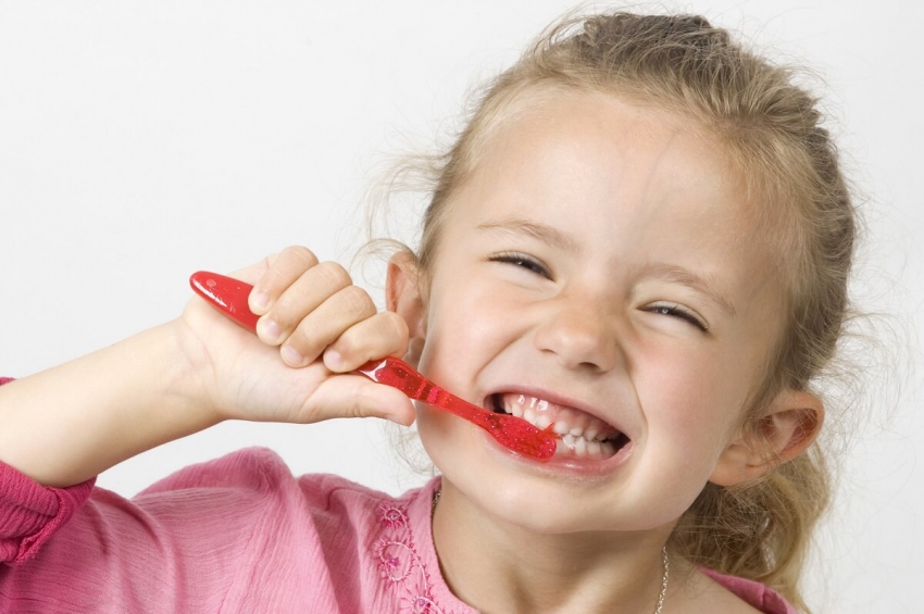 Tarnów: przedszkolaki uczą się prawidłowego mycia zębów