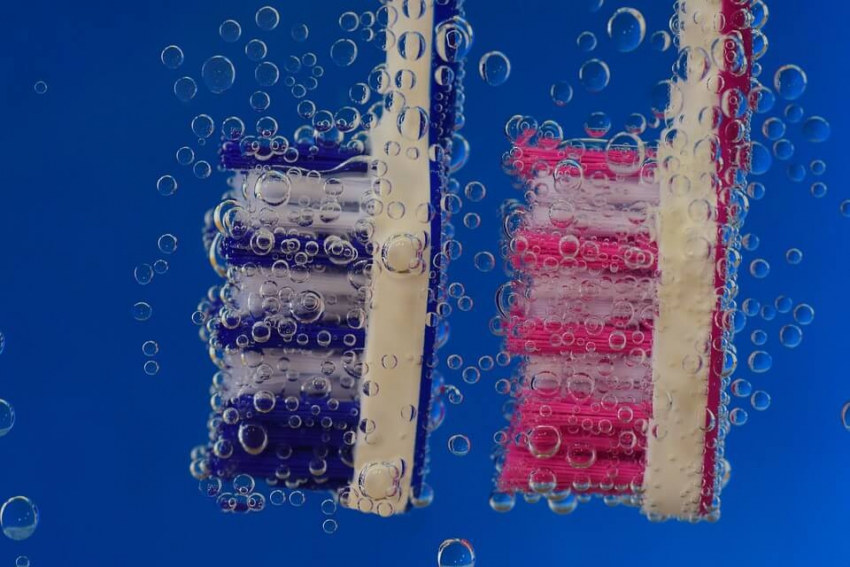 Innowacyjna szczoteczka wydająca odgłosy mycia zębów