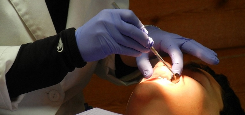 Jakie ryzyko może podjąć lekarz dentysta podczas terapii?