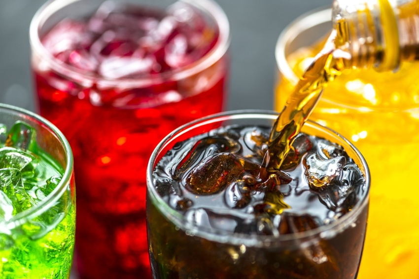 Spożywanie słodzonych napojów znacznie zwiększa ryzyko śmierci