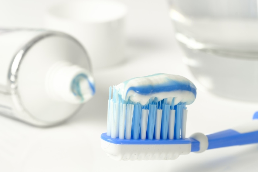Nie wiadomo, jak szczotkować zęby… Sprzeczne porady ekspertów