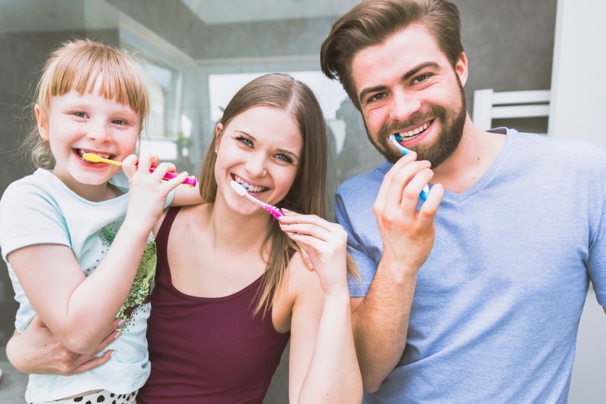 UK: szczotkowanie zębów tylko raz dziennie wystarczy?