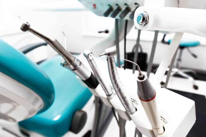 UK: gabinety dentystyczne wciąż bez konkretnej daty otwarcia