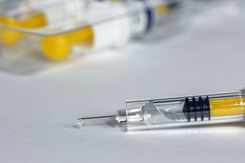 COVID: ostatni dzień zapisów na szczepienia dla medyków