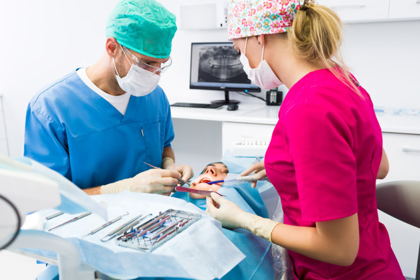 Od początku roku Polskę opuściło ponad 100 dentystów