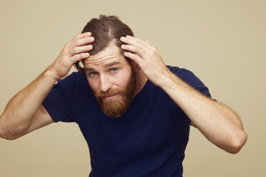 Tłuste włosy – przyczyny, pielęgnacja i kosmetyki