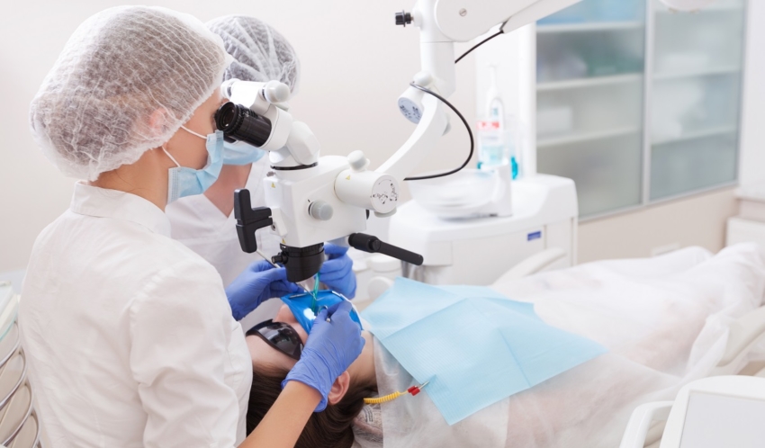 Obserwacja postępów leczenia endodontycznego przy zastosowaniu bioceramicznych uszczelniaczy kanałowych