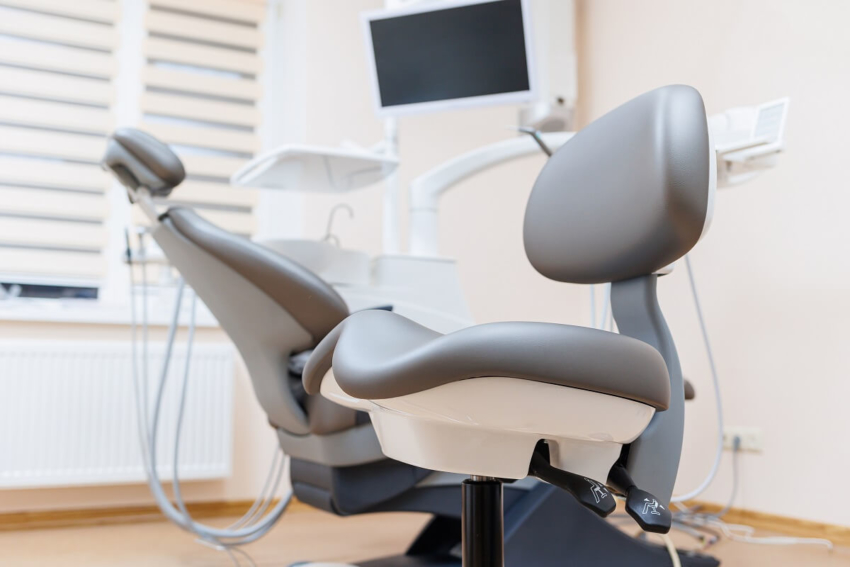 Dentystka nie przyjęła otyłej pacjentki – sprawę bada NFZ i RPP