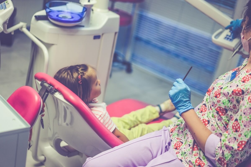 UK: bezpłatne leczenie stomatologiczne dzieci-uchodźców