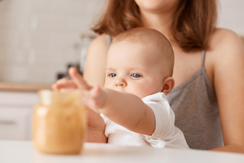 Żywność dla niemowląt – „nieprzyzwoicie wysoki poziom cukru”