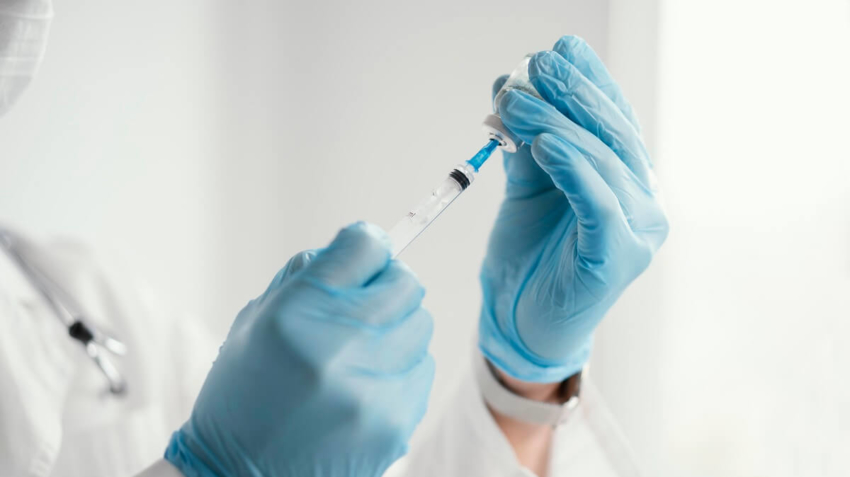 Maleje zainteresowanie szczepieniami przeciw COVID-19