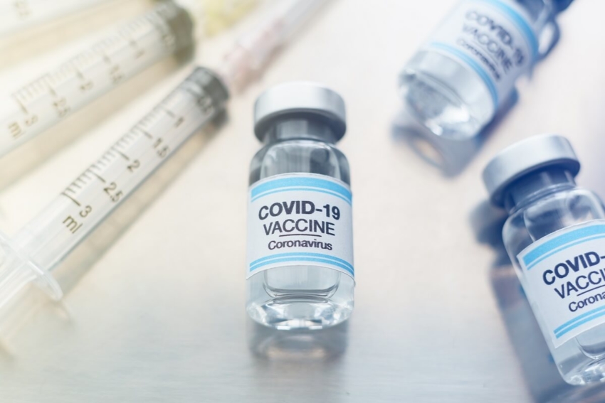 Czwarta dawka szczepionki przeciw COVID dla wszystkich osób 12+