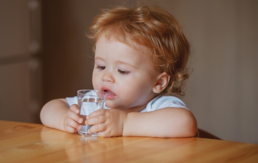 Fluor w wodzie bez negatywnego wpływu na rozwój dziecka