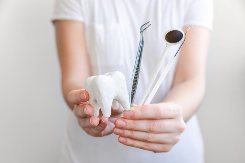 PUM: studenci stomatologii pomagają pacjentom