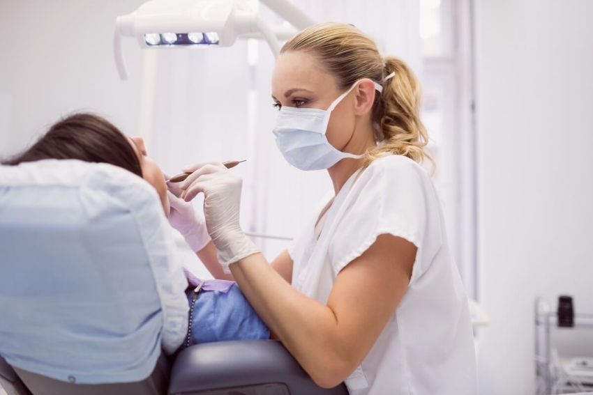 UK: wyższe pensje dla asysty stomatologicznej?