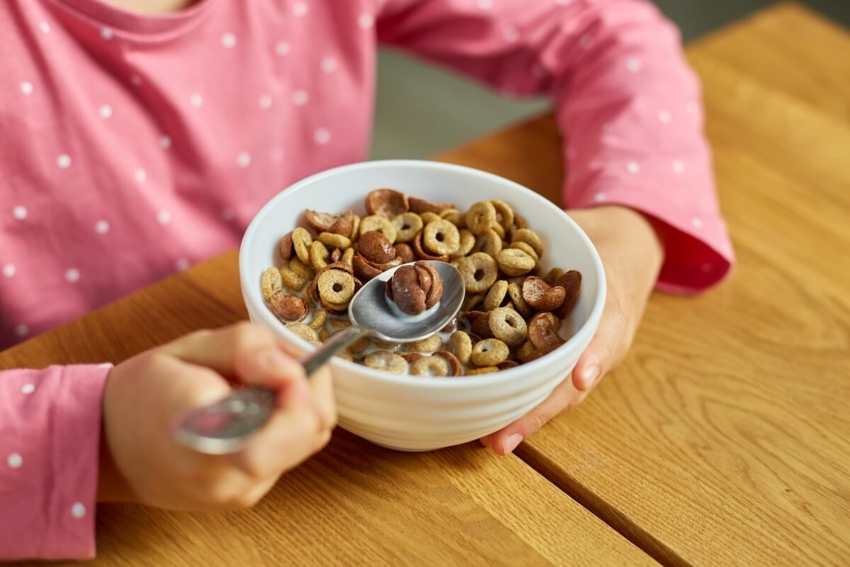 Niezdrowa „zdrowa” żywność dla dzieci. „To słodycze, nie śniadanie”