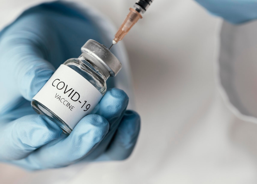 Koniec obowiązkowych szczepień przeciw COVID-19 dla pracowników medycznych