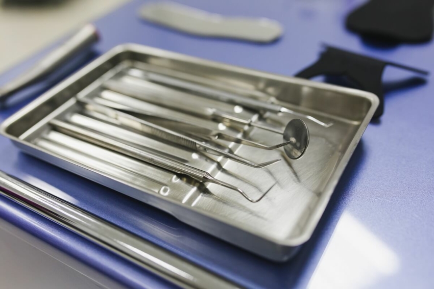 Zawieszony dentysta wciąż przyjmuje pacjentów