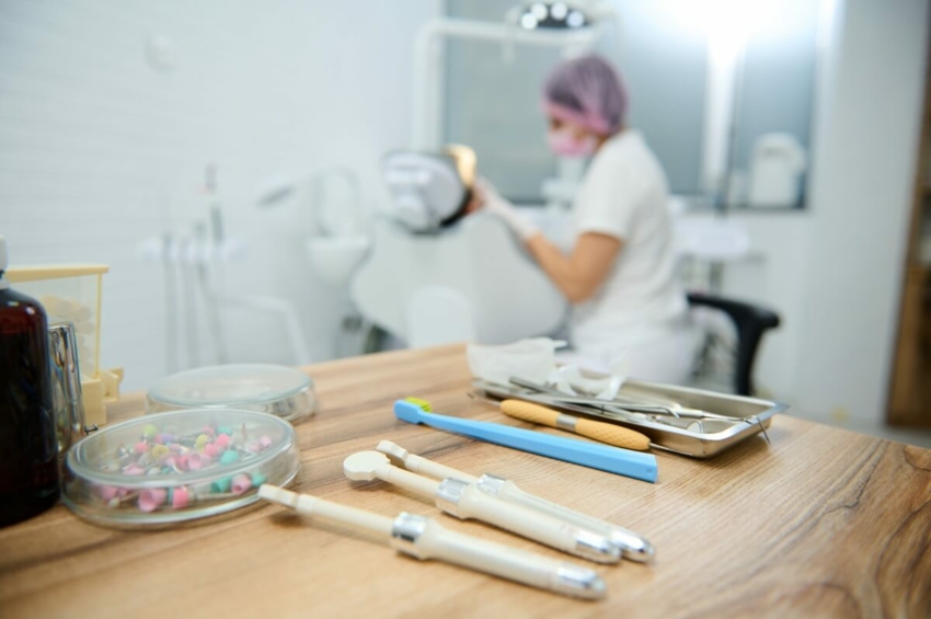 Mniej kontroli NFZ w stomatologii w III kwartale 2023 r.