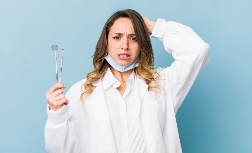 Stres w pracy lekarza dentysty – skąd się bierze? Poznaj metody, dzięki którym ograniczysz napięcie psychiczne w codziennej pracy!