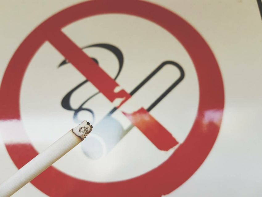 UK: rząd coraz bardziej ogranicza dostępność papierosów
