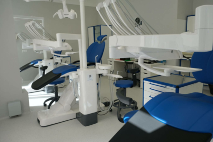 UMB: nowoczesny sprzęt dla studentów stomatologii zainstalowany