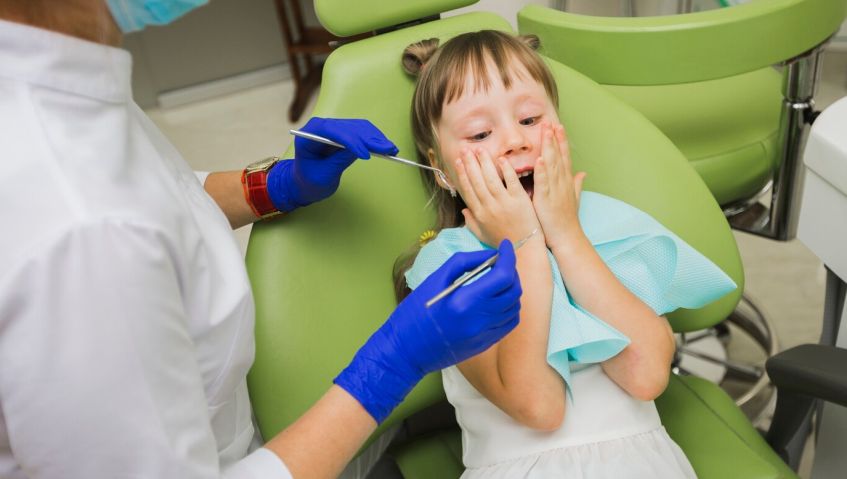 Leczysz dziecko? Porozmawiaj z jego rodzicami o ich lęku przed dentystą
