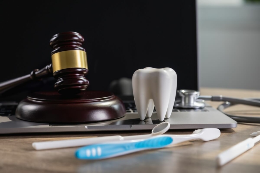 USA: Pracownica gabinetu wybielała zęby bez licencji