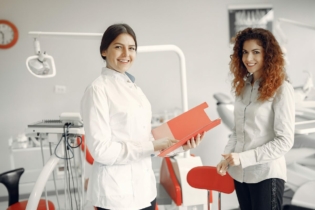 stomatologia kobiety