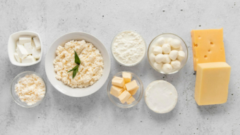 Biała dieta po wybielaniu zębów - jasne produkty spożywcze na stole