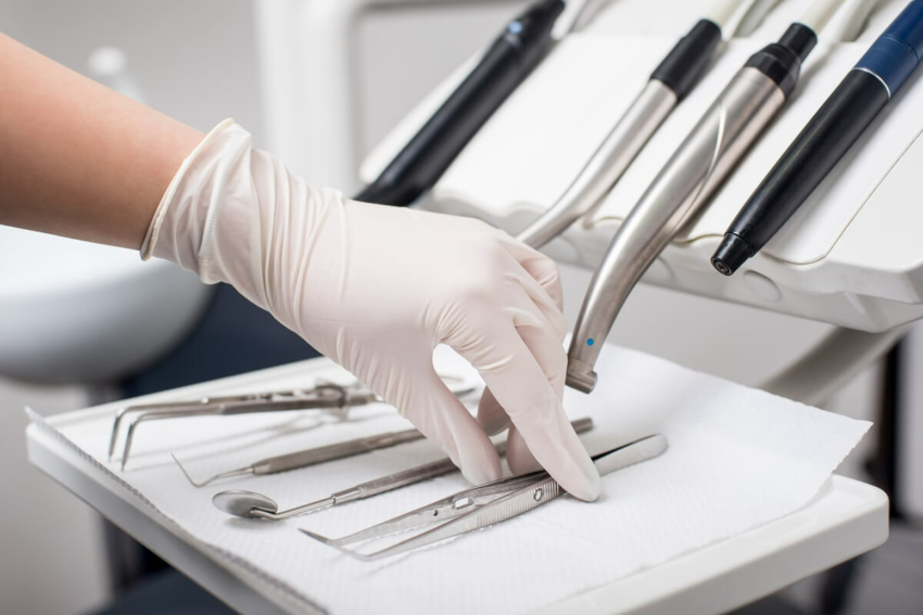 Fotobiomodulacja ogranicza skutki uboczne usunięcia zęba mądrości